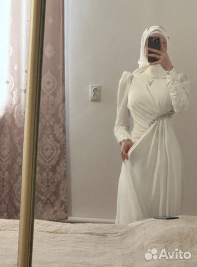 Вечернее платье и клатч