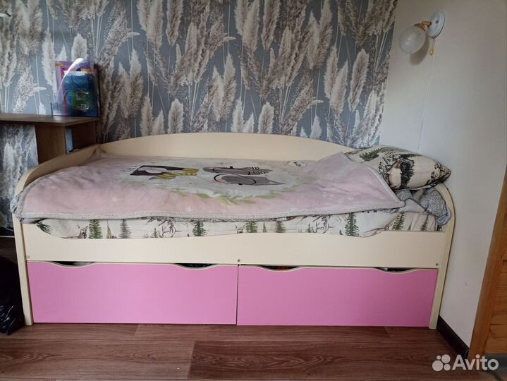 Кровать