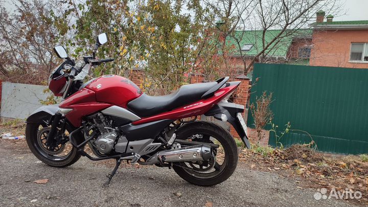 Suzuki GSR 250 (GW250)