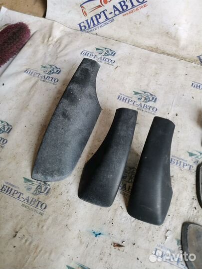 Крышки резинки рейлингов LADA Largus передних нету