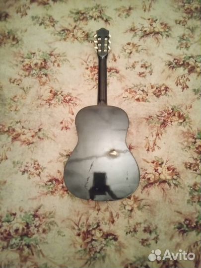 Акустическая гитара