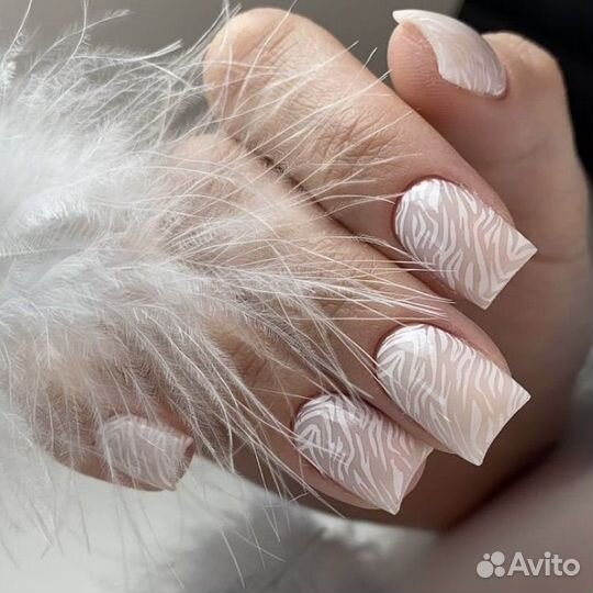 Модель на маникюр и педикюр
