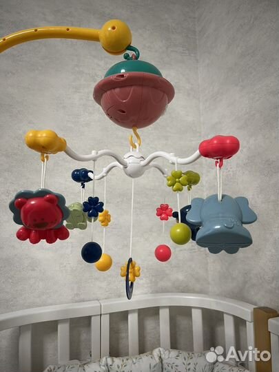 Музыкальный мобиль на кроватку