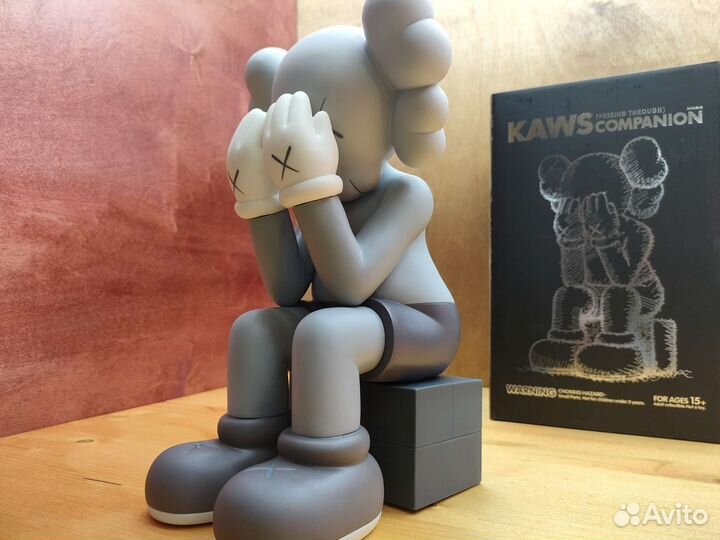 Kaws фигурка Кавс большая 28см Passing Through