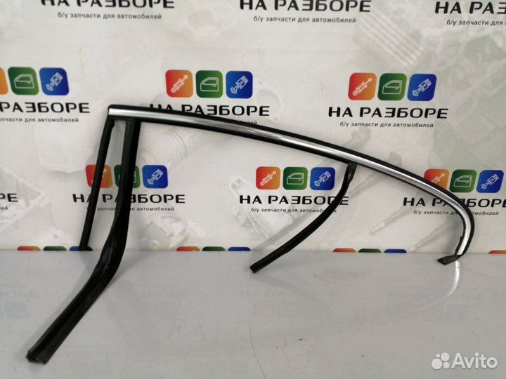 Уплотнительная резинка стекла двери задняя левая