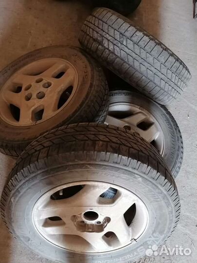 Michelin 4x4 Synchrone 215/70 R16