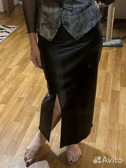 Кожаная юбка миди