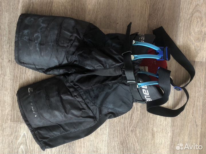 Хоккейная форма,нагрудник,шорты