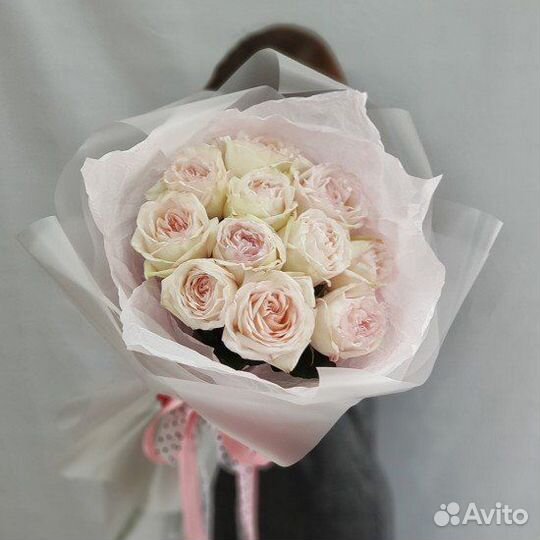 Букет роз в оформлении