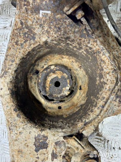 Рычаг задний левый Mitsubishi Space Wagon 2 1994