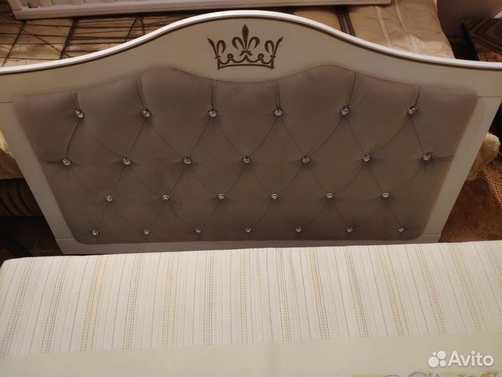 Детская кровать с пеленальным комодом