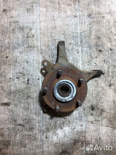 Кулак поворотный передний левый Mitsubishi Galant