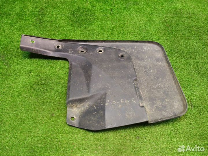 Брызговик передний левый Toyota Land Cruiser Prado