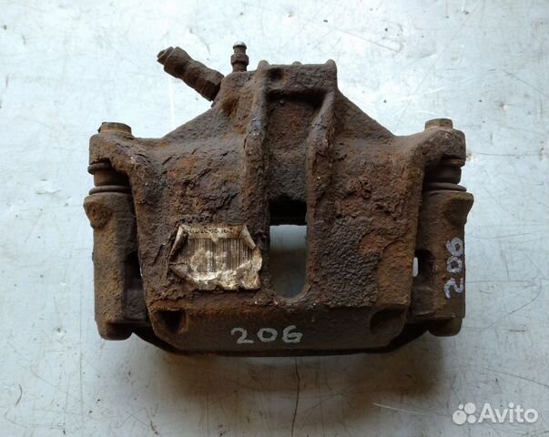 Суппорт передний правый Пежо 206