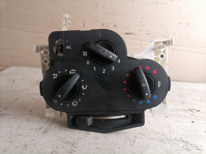 Блок управления печкой Renault Logan