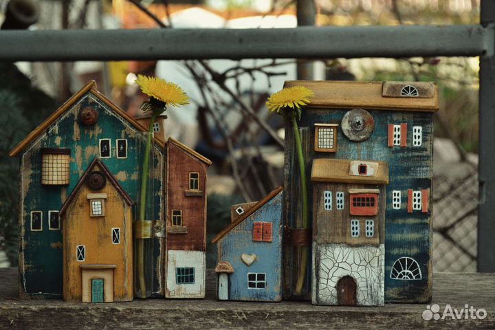 Деревянный домик с колбой интерьерный