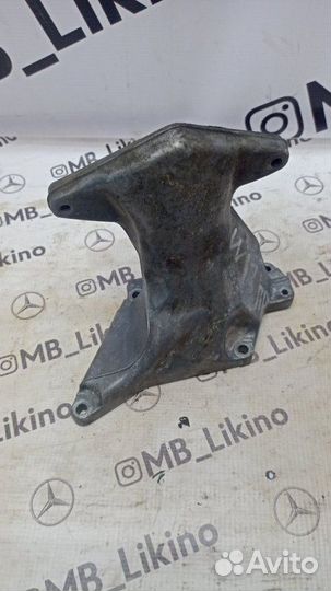 Кронштейн двигателя левый Mercedes M275