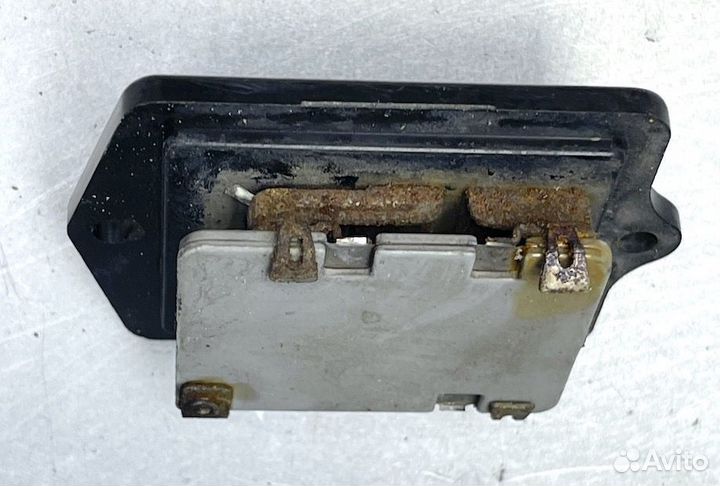 Мицубиси L400 Резистор печки