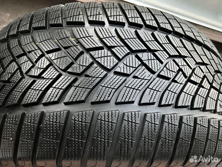 Goodyear UltraGrip Performance Gen-1 295/35 R21