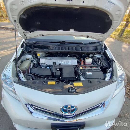 Toyota Prius Alpha 1.8 AT, 2012, 205 000 км