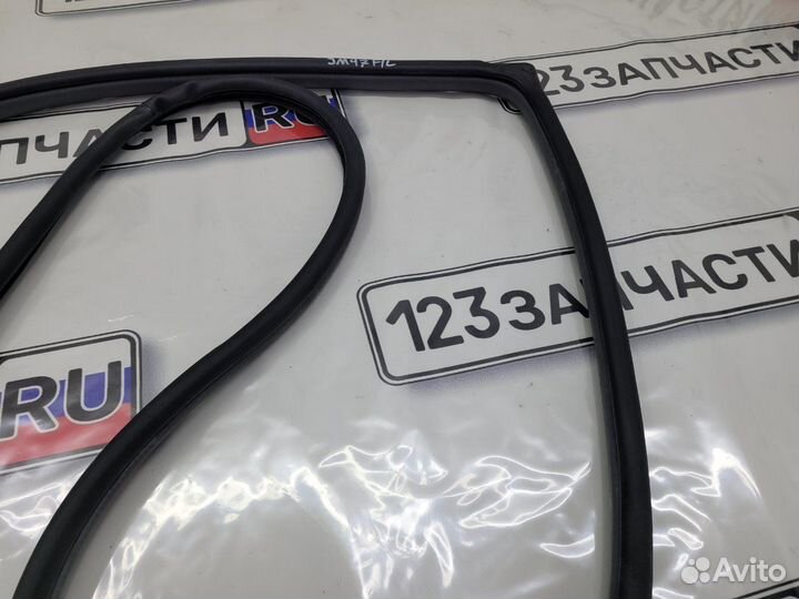 Уплотнитель проема двери передней левой Hyundai