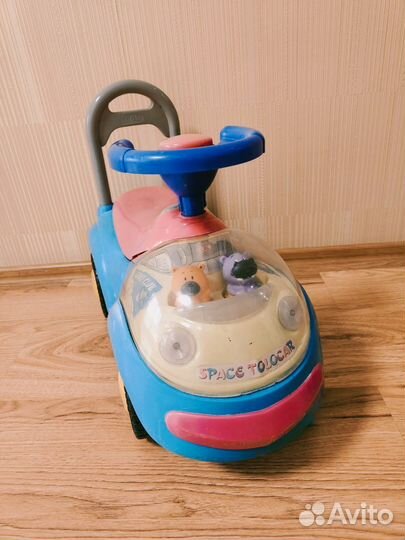 Машина-каталка для малышей