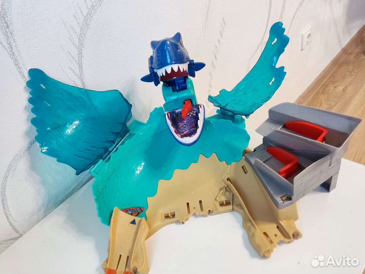 Hot wheels автомобильный трек Атака Акулы