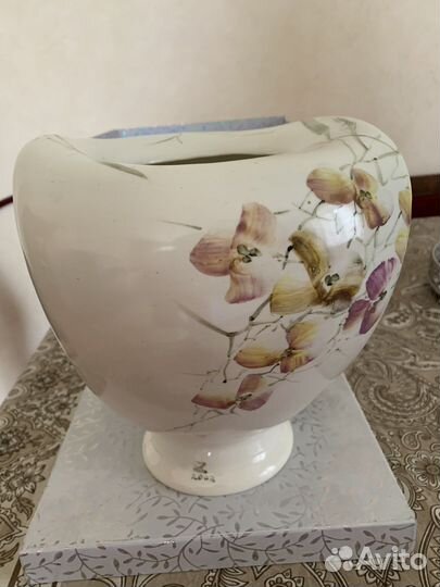 Ваза для цветов фаянс