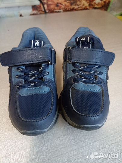 Кроссовки 22