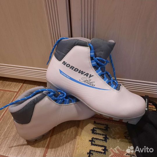 Лыжные ботинки