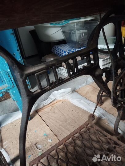 Продам швейную машинку пгмз на станине