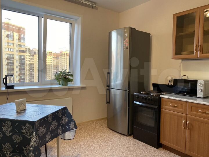 2-к. квартира, 60 м², 10/17 эт.