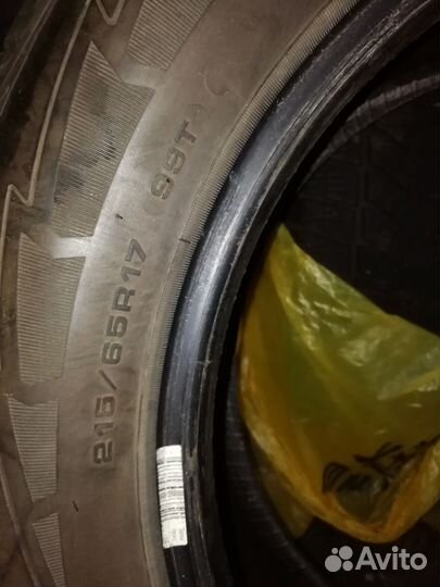 Goodyear UltraGrip Ice 215/60 R17
