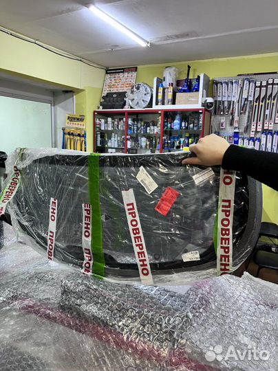 Стекло двери багажника Nissan