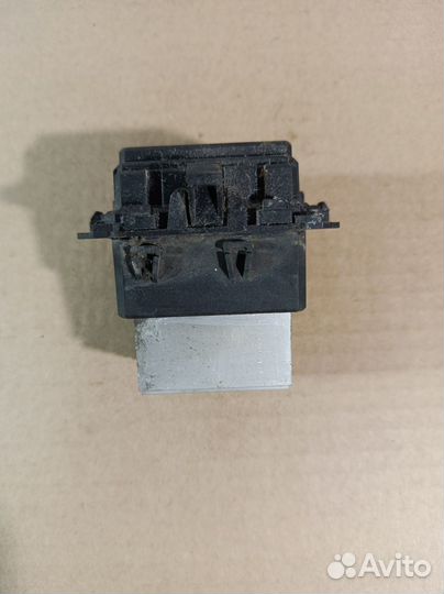 Резистор отопителя Peugeot 308