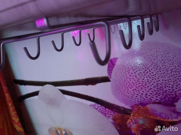 Металлическая вешалка для чашек