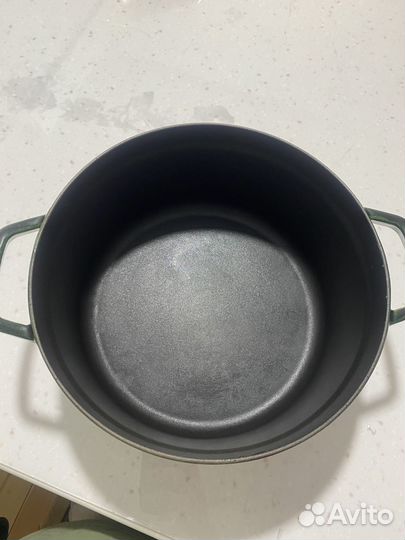 Кастрюля чугунная staub