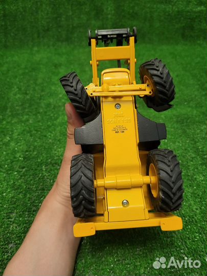 Модель трактора Joal 1/25 металлическая