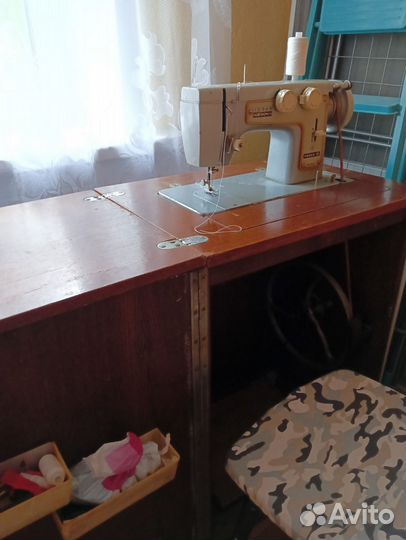 Швейная машина Чайка