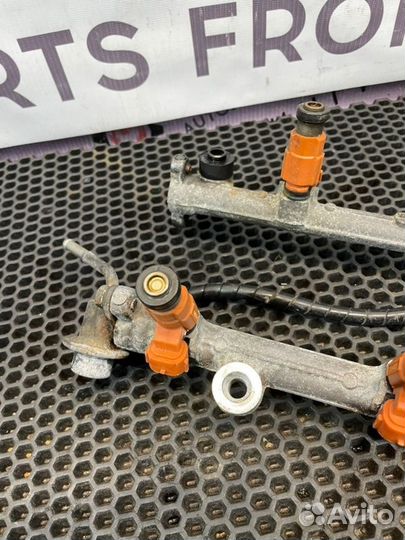 Топливная рампа с форсунками Mitsubishi Galant