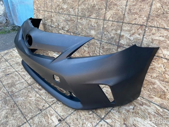 Бампер передний Toyota Prius V 2014