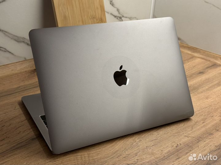 Macbook pro 13 2019 i5/8/512gb акб 64 цикла