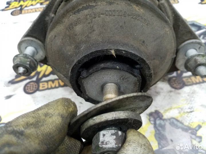 Подушка двигателя левая Audi 80 cabrio NG 1993