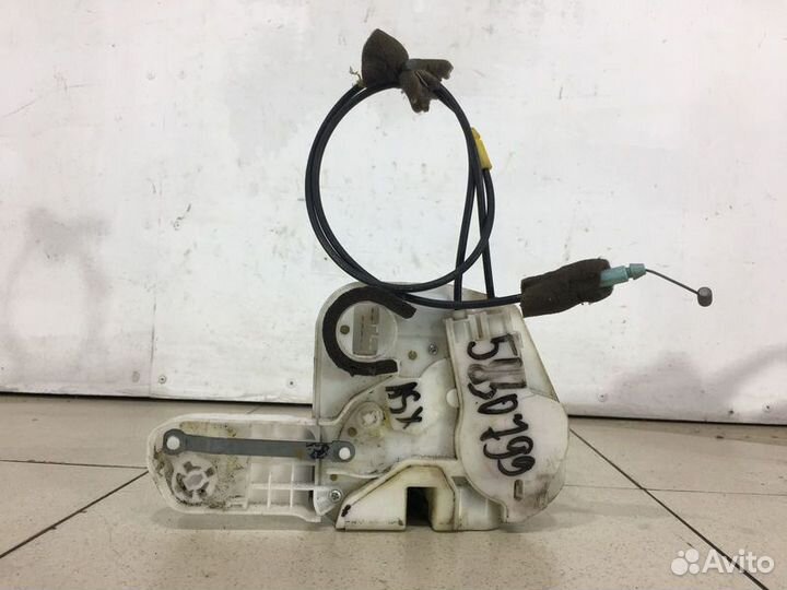 Замок двери передней левой