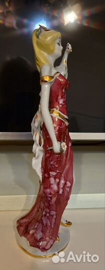 Статуэтка фарфор