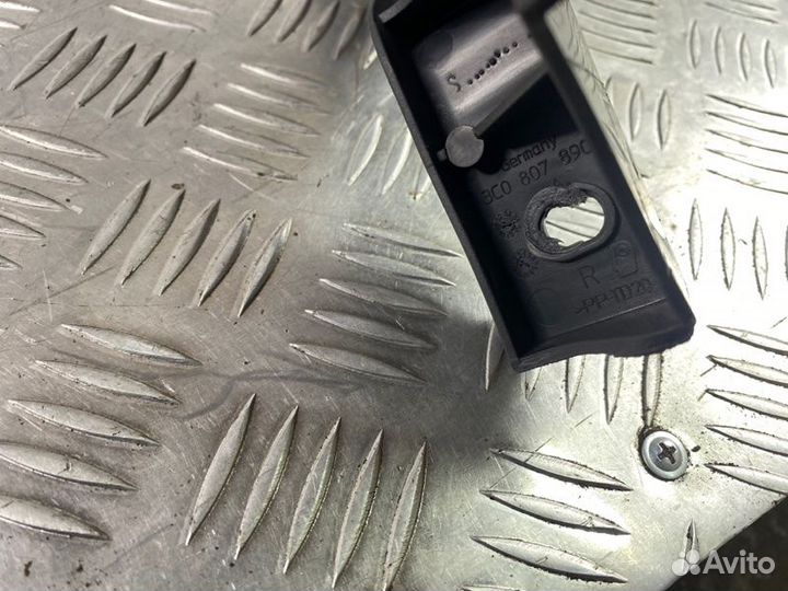 Крепление фары правое Volkswagen Passat B6