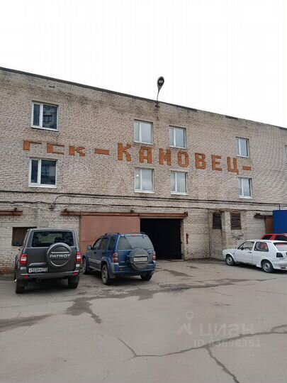 Гараж, > 30 м²