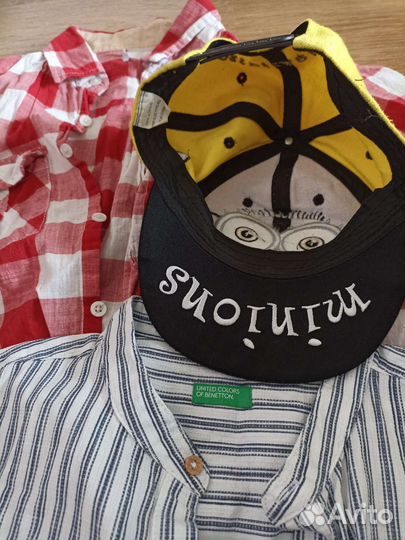 Две рубашки и кепка