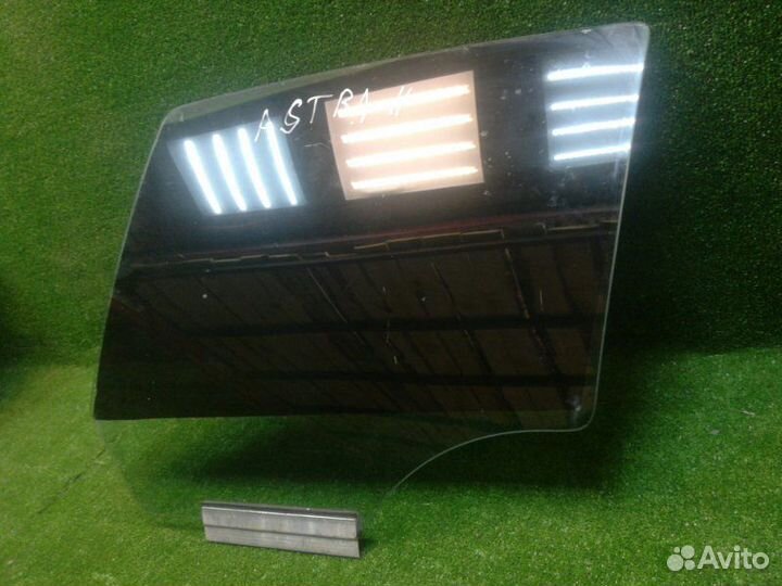 Стекло двери заднее левое Opel Astra H 2004-2010