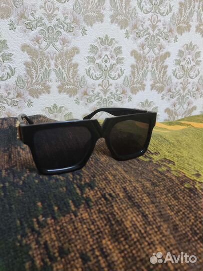 Солнцезащитные очки женские брендовые